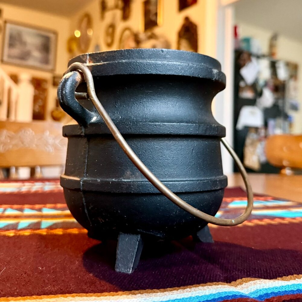 Antique Cast Iron 3 Legged Fire Starter / Smudge Pot / Cauldron